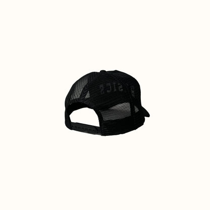 FLAT VARSITY TRUCKER CAP - BLACK/BLACK